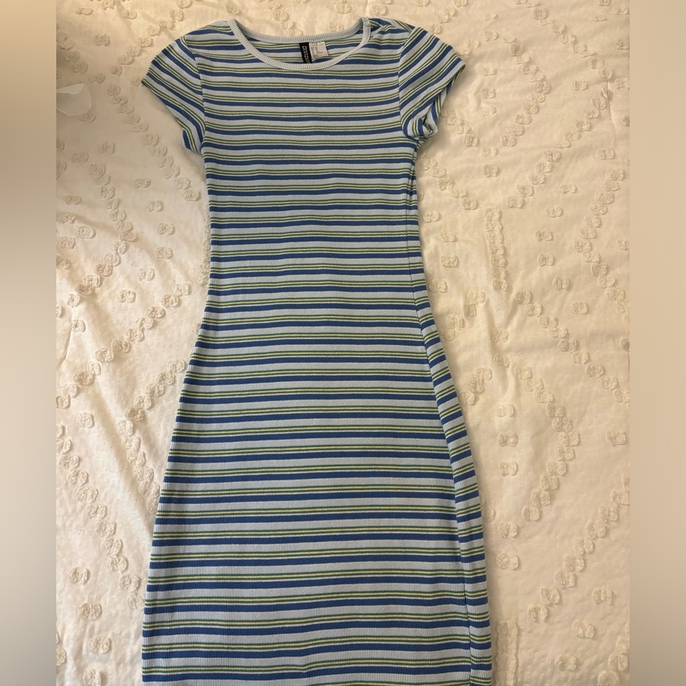 This shirt dress